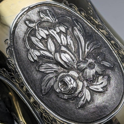 1867年 英国アンティーク 純銀ゴールド装飾 花彫刻マグカップ 150g